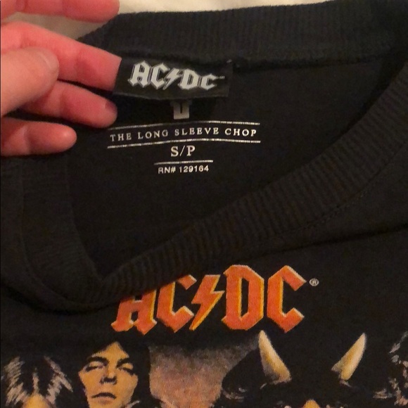 Size Small long sleeved crop top - Picture 3 of 3